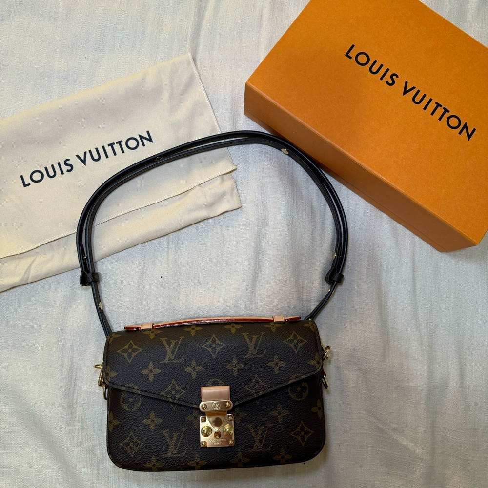 Louis Vuitton Pochette Métis East West